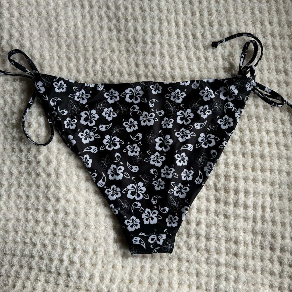 ASOS Bikini bottom - Picture 3 of 3